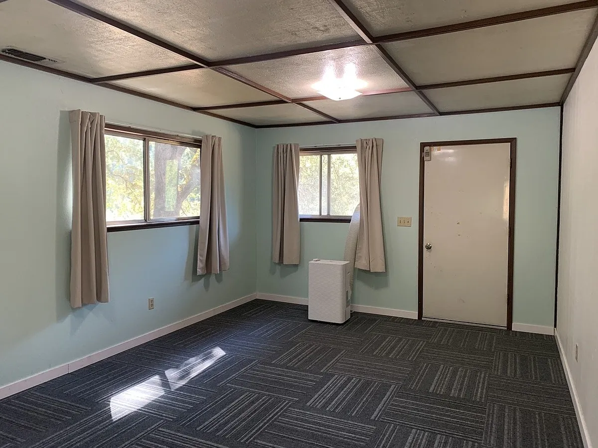 Building Photo - 4701 Park Hill Dr