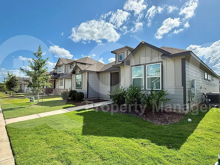 103 Hackberry Branch Dr — Photo 3
