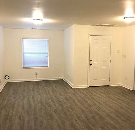 3rd image of 1058 Kenwood Ave