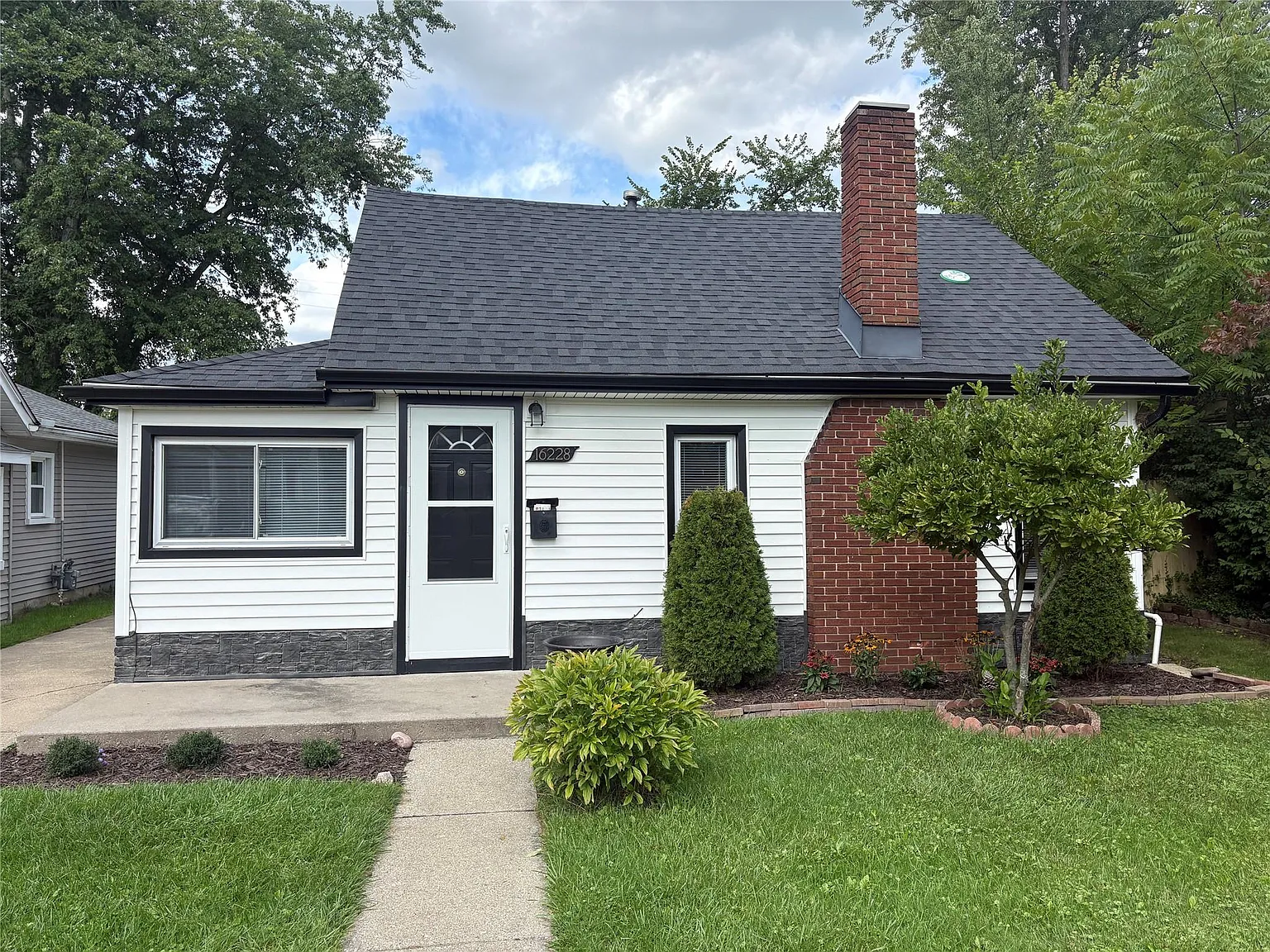 2 bed, 1.0 bath, 967 sqft, $1,750 — Photo 1