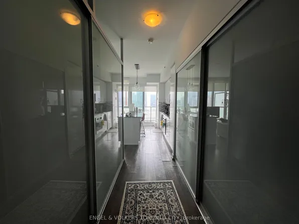 426 University Ave, Toronto, ON