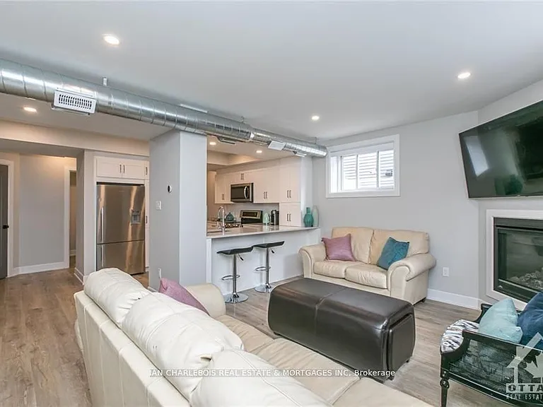 846 Rockson Cres #C — Photo 15