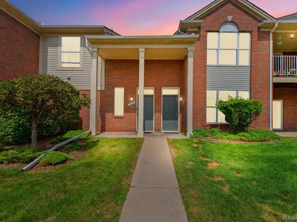1924 Flagstone Cir, Rochester, MI 48307