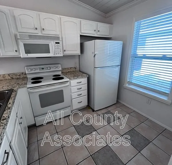 6431 Drexel Dr #8 — Photo 13