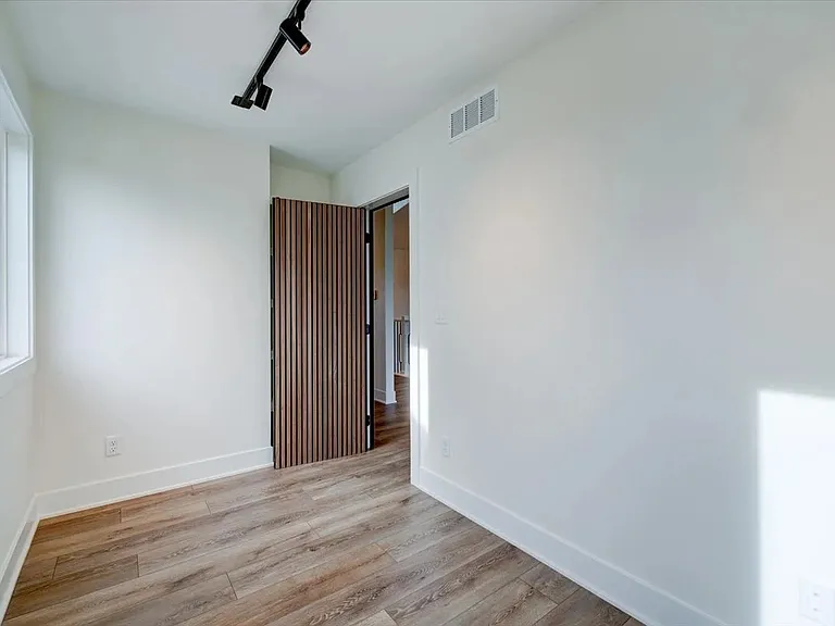 18062 Alpine Dr — Photo 17