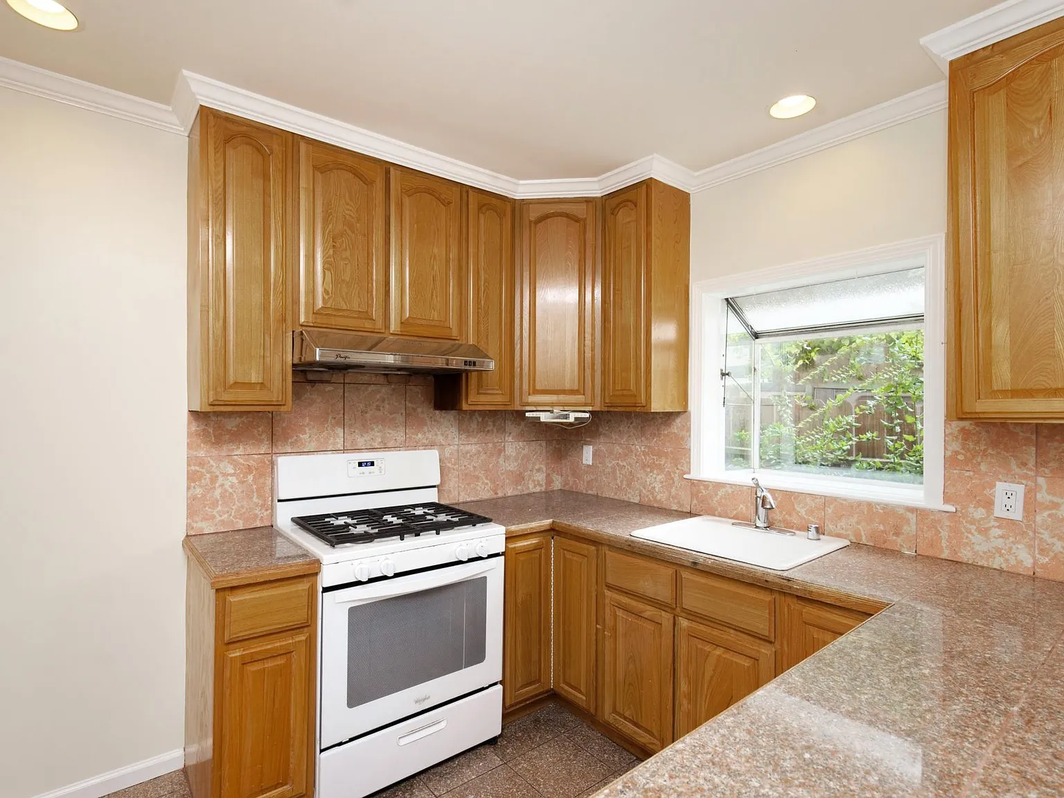 3 bed, 1472 sqft, $5,995 — Photo 3
