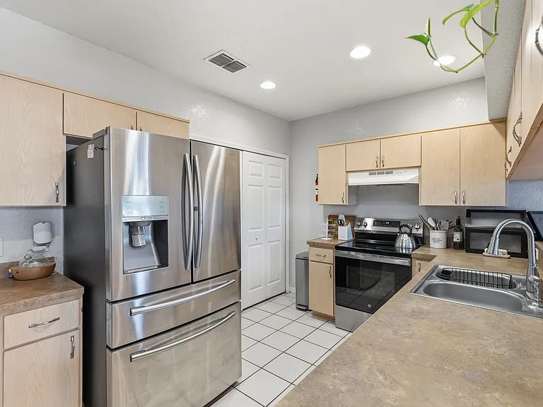 5940 Meadowlane St #5940 — Photo 4
