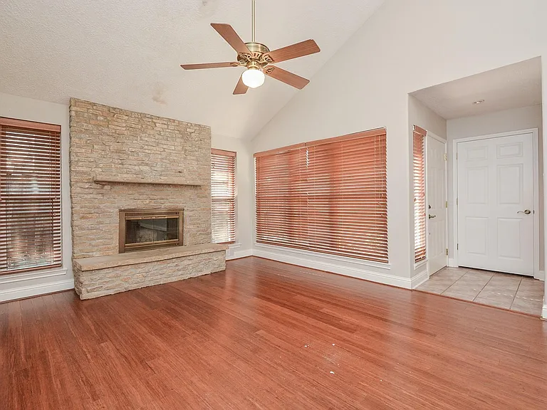 13859 Hollowgreen Dr — Photo 6