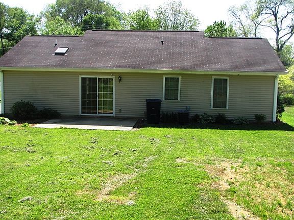 3rd image of 1727 19th St NE