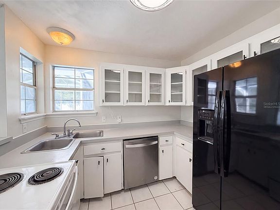 2nd image of 3226 NE 30th Ct