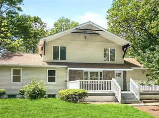 36 Arbutus Ct, Ronkonkoma, NY 11779