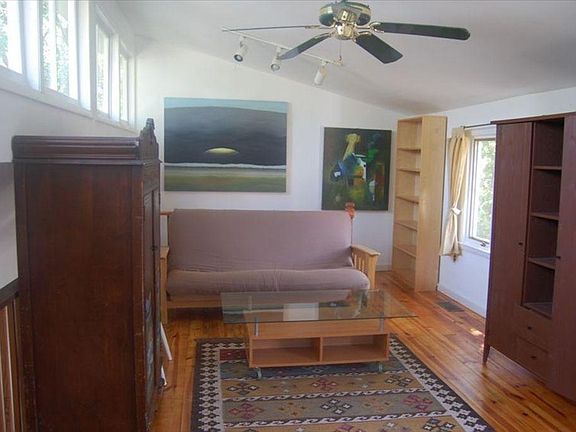 3rd image of 209 E Oxford Ave