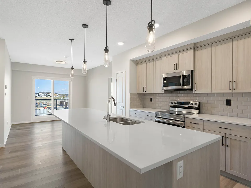 5-web-or-mls-carrington-plaza-nw_12232024
