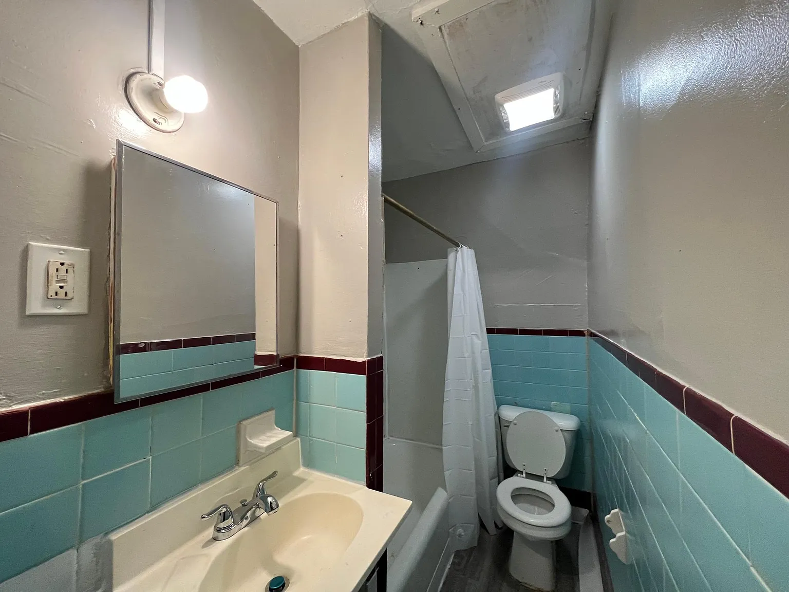 Studio, $900 — Photo 2