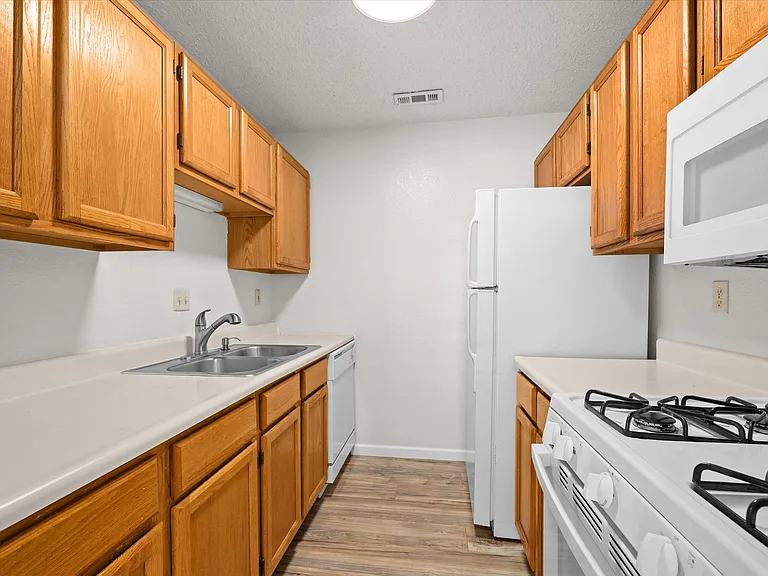 2105 N Keebler Ave #D — Photo 6
