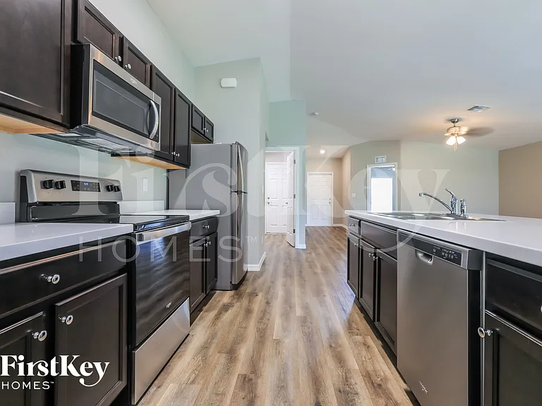 1235 Desmond St — Photo 5