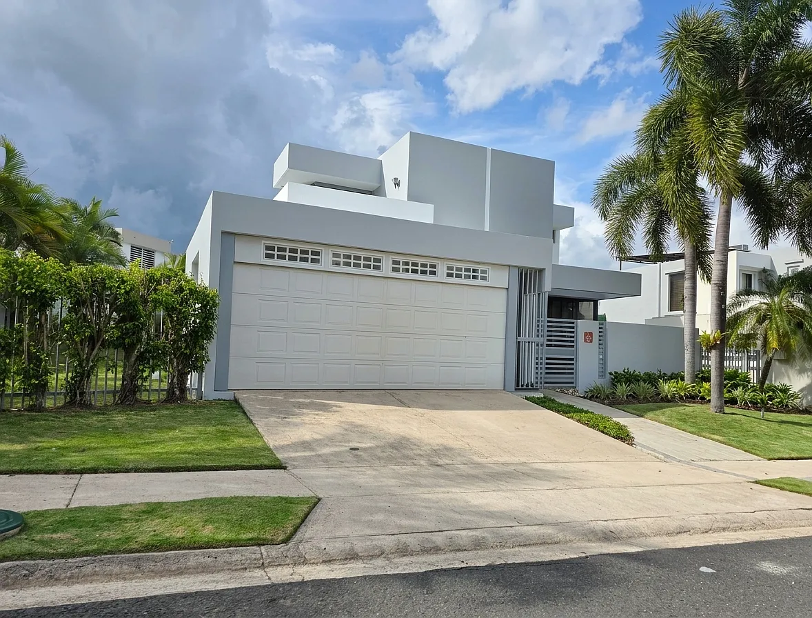 4 bed, 3.5 bath, 2800 sqft, $5,000 — Photo 2