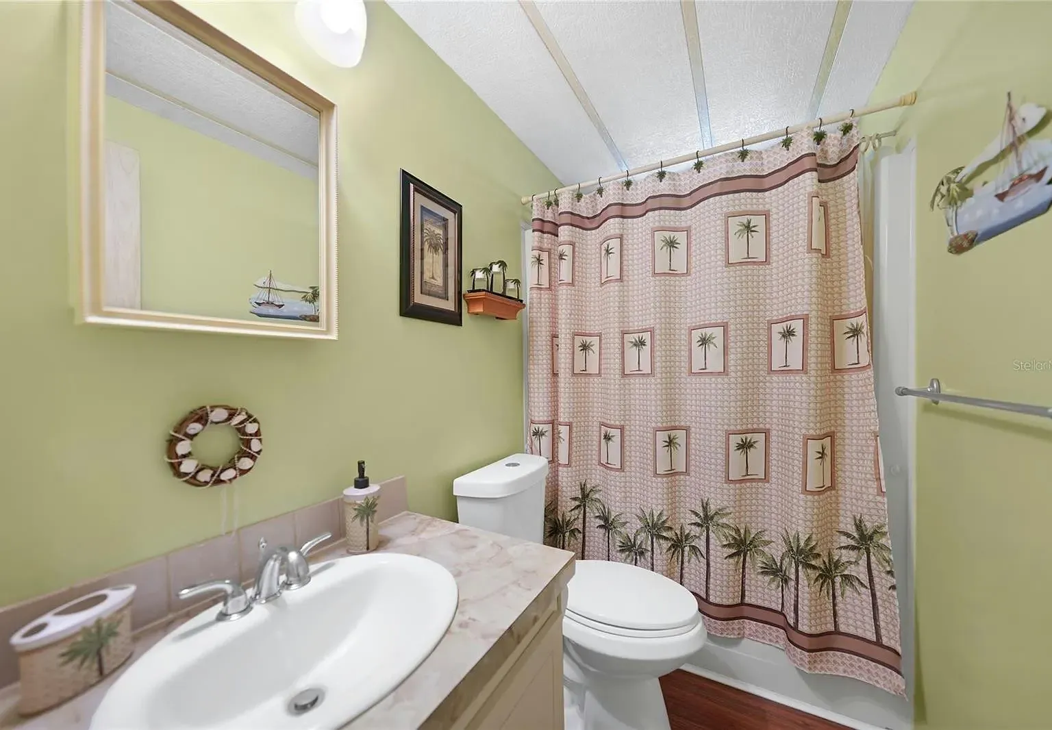 2 bed, 1040 sqft, $1,900 — Photo 3