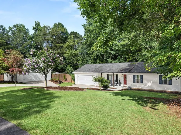 8850 Barron Cir, Gainesville, GA 30506