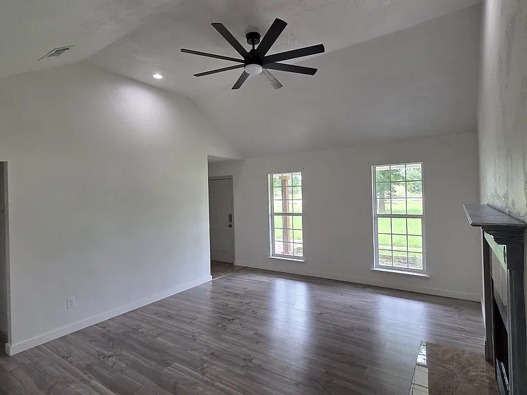 4848 FM 2484 — Photo 27