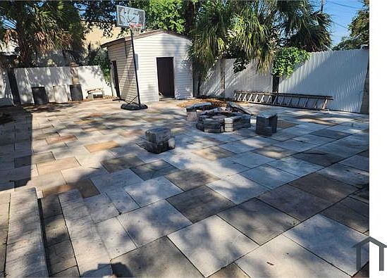 4th image of 1005 E 14th St