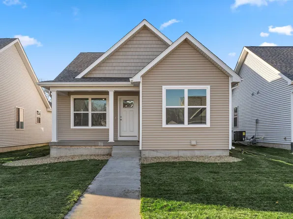 121 Coral Dr, Waterloo, IA 50701