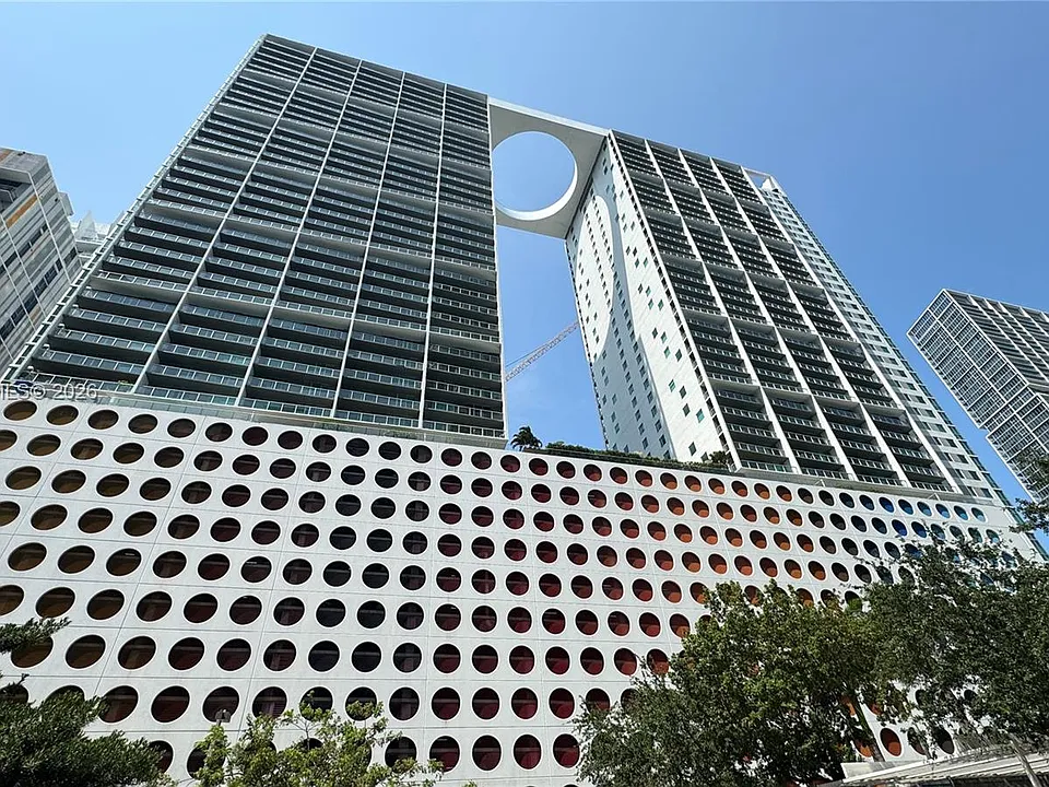 55 SE 6th St #2101