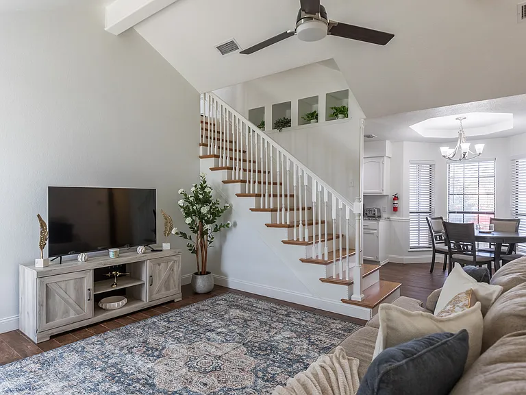 8073 Bonnie Cir — Photo 4