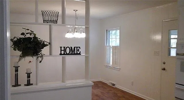 Renovated 3BR Bungalow in Desirable Windsor Park! — Photo 4