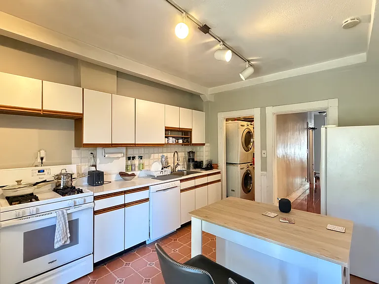 162 Hampshire St #3 — Photo 10