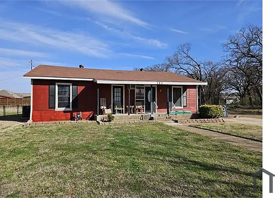 3 bed, 1300 sqft, $2,000 — Photo 1