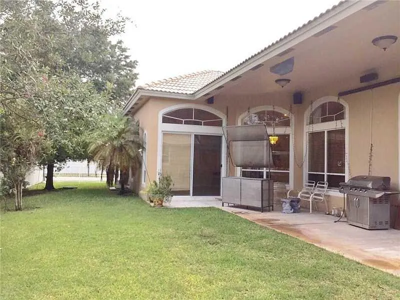 NW 16th Street, Pembroke Pines — Photo 4