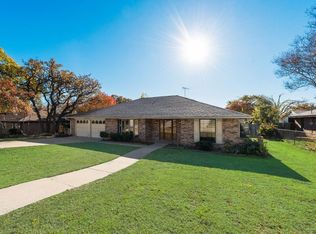 709 Patty B Ln, Burleson, TX 76028
