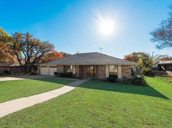 709 Patty B Ln, Burleson, TX 76028