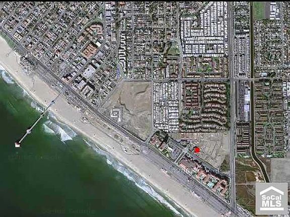 Steps to the Beach. Great Location Behind Hyatt Hotel.