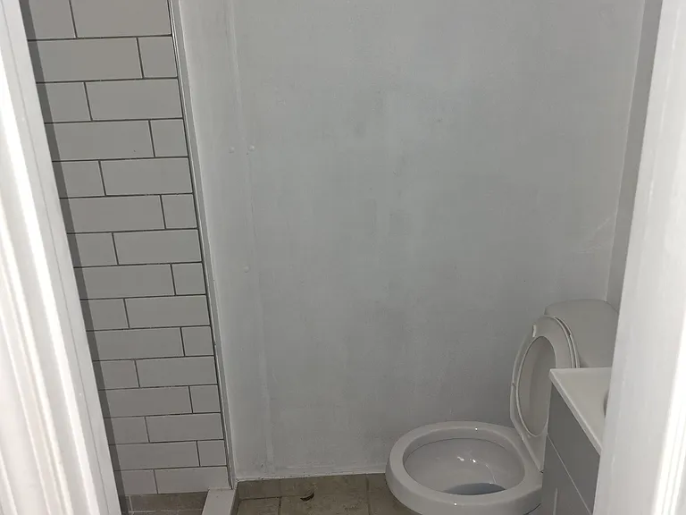 Full bathroom in basement