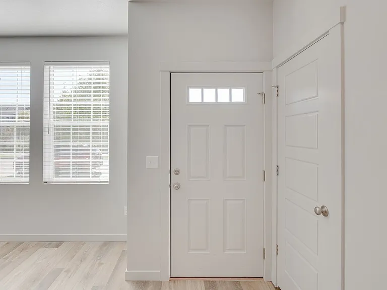 11223 W Knightsbridge Ct — Photo 2