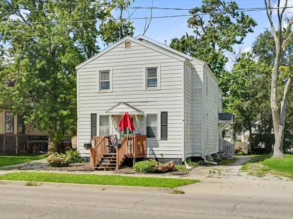 1207 S Main St, Bloomington, IL 61701
