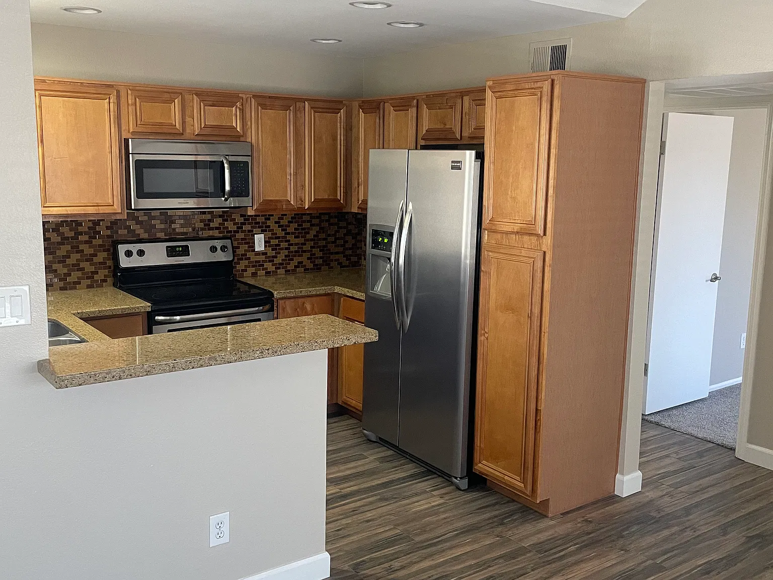 10115 E Mountain View Rd — Photo 3