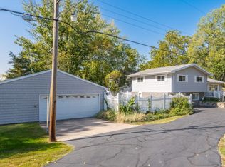 911 N Hilltop Rd, Peoria, IL 61604