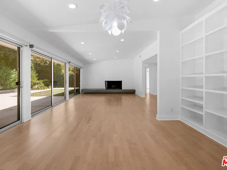 11770 Chenault St — Photo 5