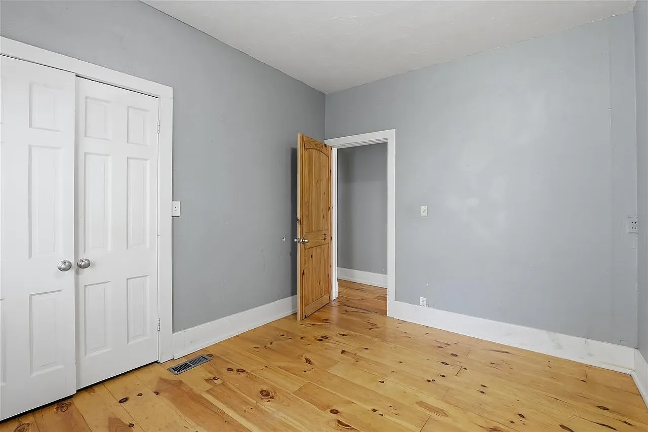 3 bed, 1200 sqft, $1,899 — Photo 3