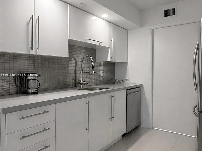 6917 Collins Ave #1206 — Photo 10