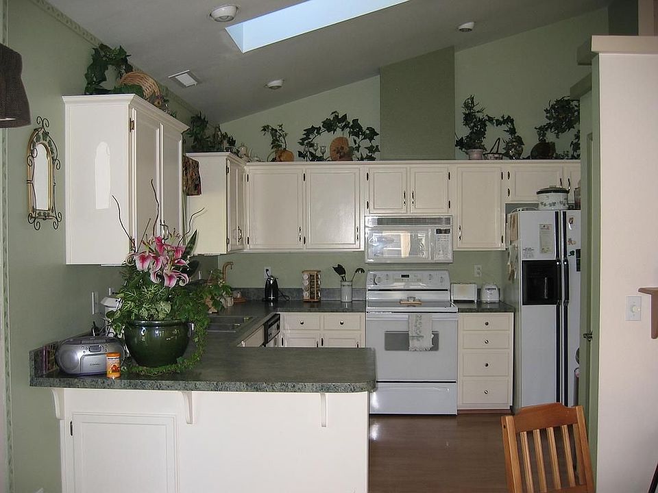 2nd image of 215 83rd Dr SE