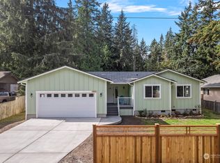 7840 Blakely Ave, Clinton, WA 98236
