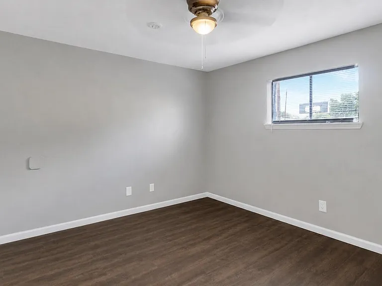 122 E Crosstimbers St #52 — Photo 7
