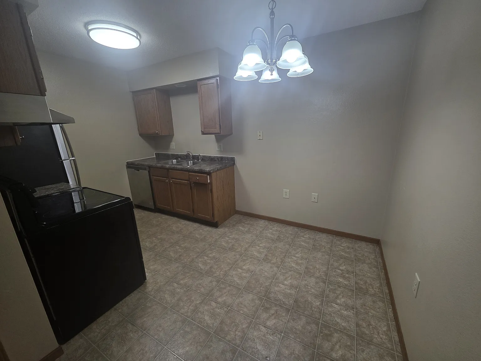 1 bed, 660 sqft, $1,045 — Photo 3