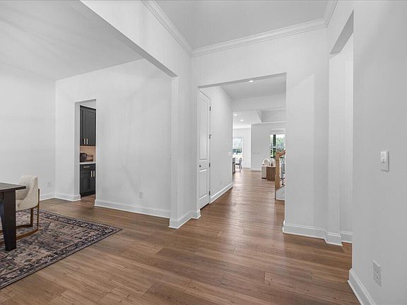 3rd image of 35 Scotland Dr