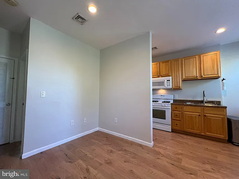 255 Mercer St #3 — Photo 4