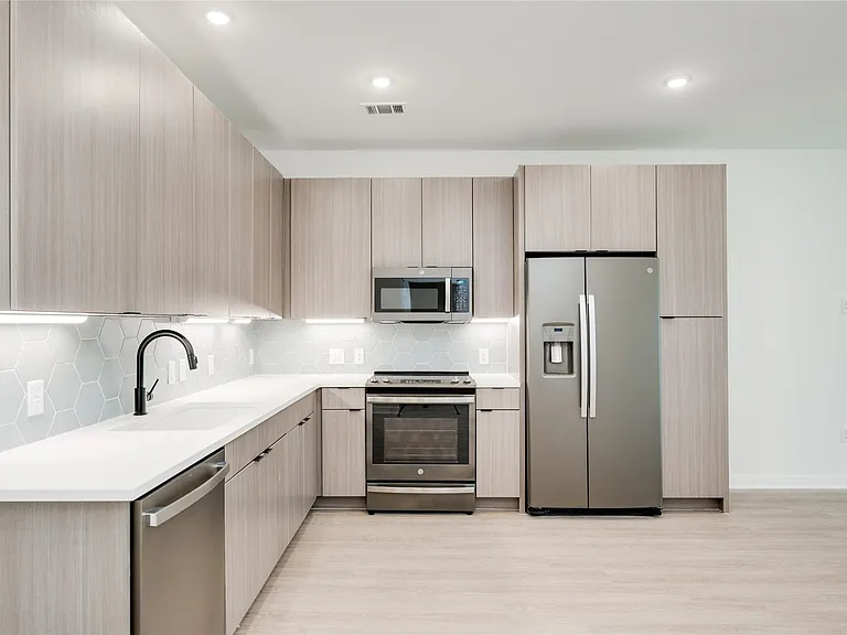 4802 S Congress Ave #121 — Photo 2